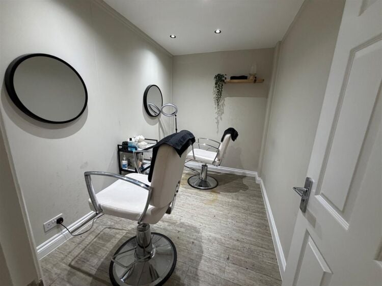 Prominent shop/salon for sale on North Street in Bedminster, Bristol, 870 ft² with treatment rooms. Photo 5