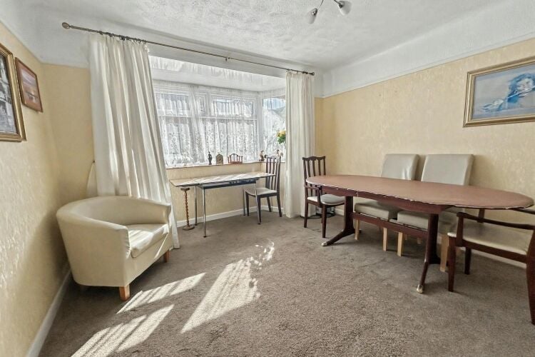 Former Guest House for Sale in Poole Dorset with 7 Bedrooms and Off-Road Parking Photo 5