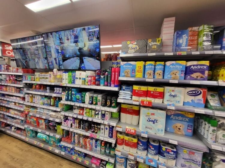 Refurbished convenience store for sale in Hornchurch East London with potential for expansion Photo 5