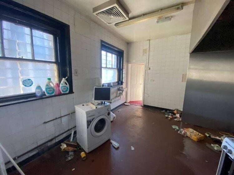 Prime London Location - Detached Pub with Alternate Use Potential, Near Wood Green Station Photo 5