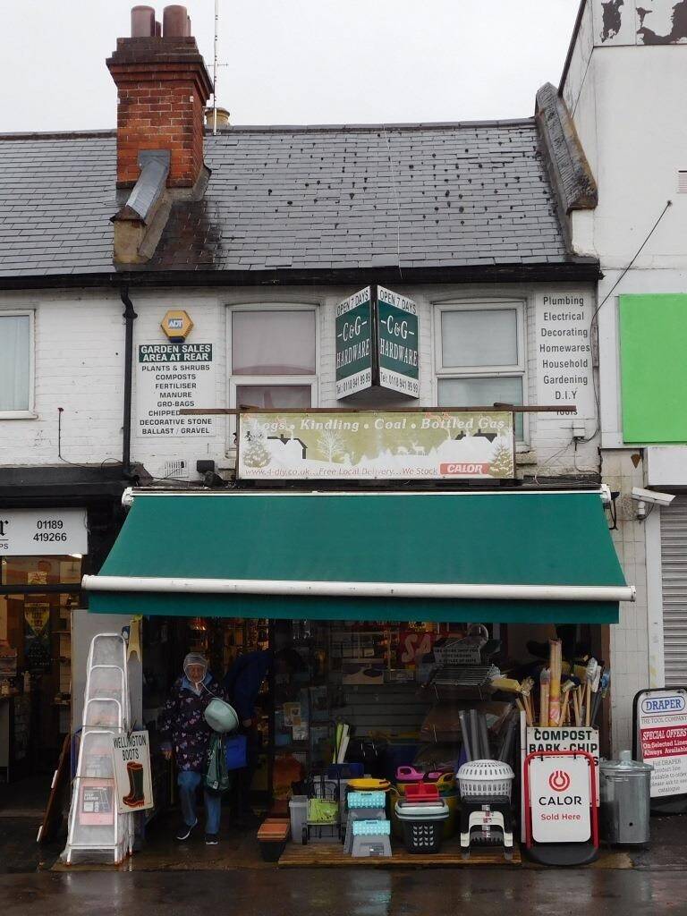 Prime Commercial Mixed-Use Property in Tilehurst - Ground Floor Shop and One Bed Flat Above Photo 5