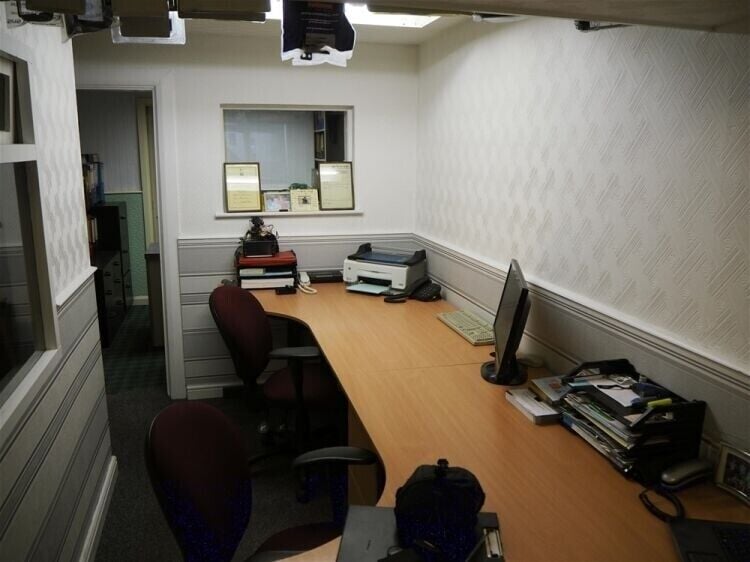 Prime Location Freehold Premises in Halifax, Perfect for Various Retail Opportunities Photo 5