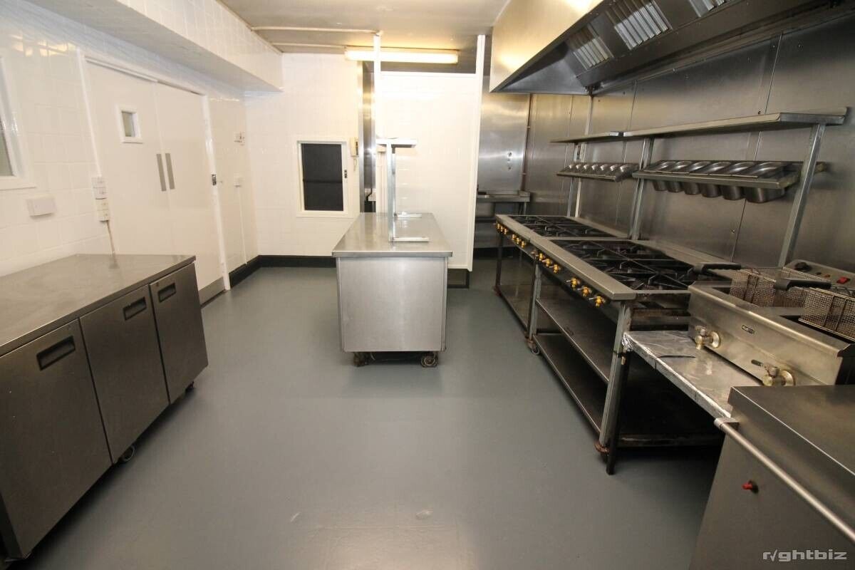Spacious Four-Floor Commercial Property in Heart of Urmston Town Centre Photo 5