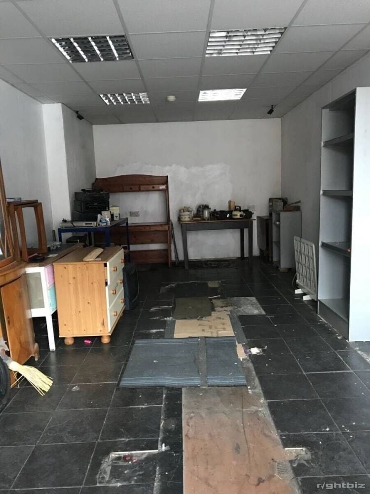Spacious Vacant Newsagent Building in Tyldesley, Manchester, Boasting 3 Bedrooms and Garage Photo 5