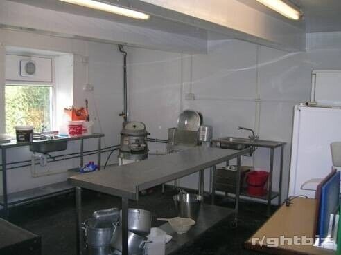 Brierfield Investment Gem - Fully Let Takeaway, Cafe, and 2-Bedroom Flat Photo 5