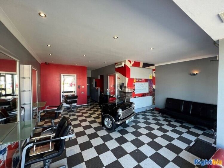 Prime Vacant Class 1 Unit in Busy Kirkcaldy Retail Parade, Ideal for Barber Shop Photo 5