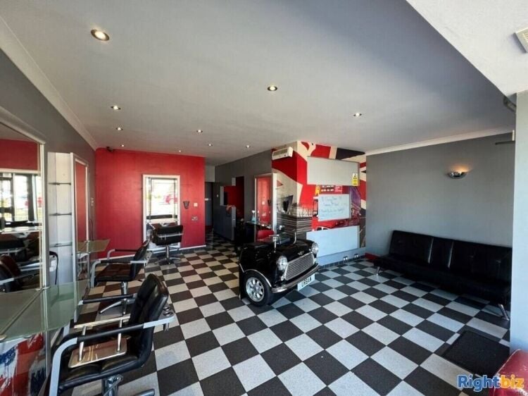 Prime Vacant Class 1 Unit in Busy Kirkcaldy Retail Parade, Ideal for Barber Shop Photo 5