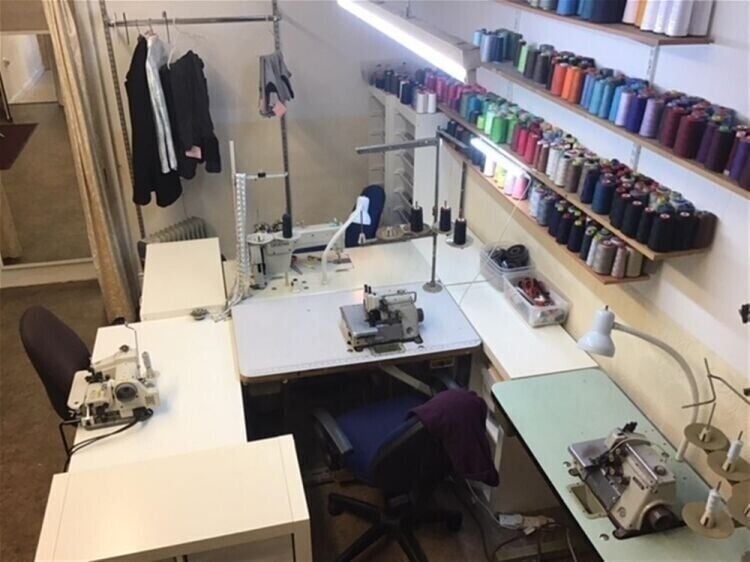 Versatile Commercial Property in Busy Oldham, Greater Manchester - Ideal for Multiple Uses Photo 5