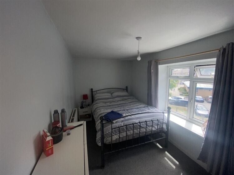 Prime Investment Opportunity Awaits in Ferrybridge with Substantial Freehold Property Photo 5