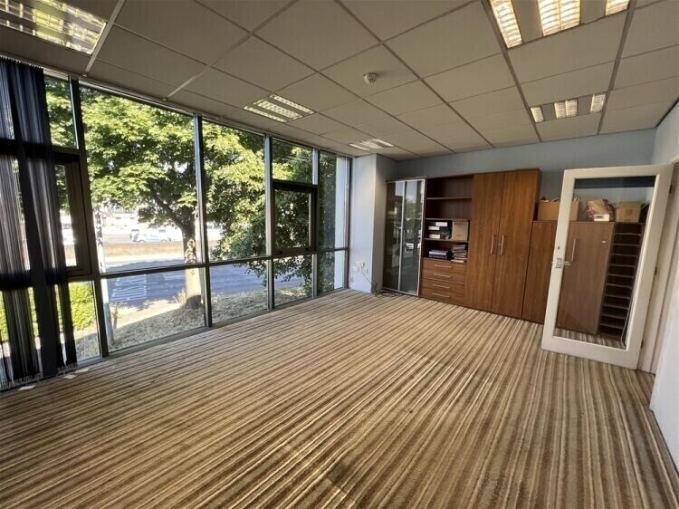 Prime Showroom Premises Available in Brighouse Town Centre, Ideal for Varied Uses Photo 6