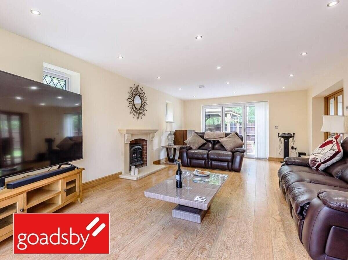 Newly Constructed Serviced Accommodation Business in Hythe Hampshire Photo 6