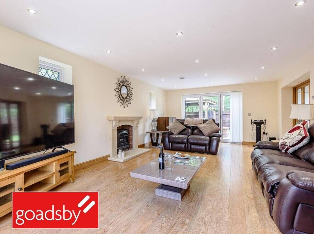 Newly Constructed Serviced Accommodation Business in Hythe Hampshire Photo 6