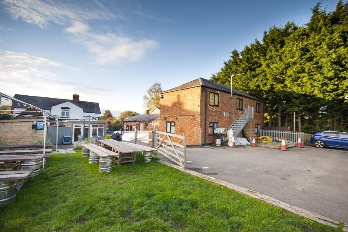 Freehold Village Pub in Milton Keynes, Buckinghamshire - Great Development Potential Photo 6