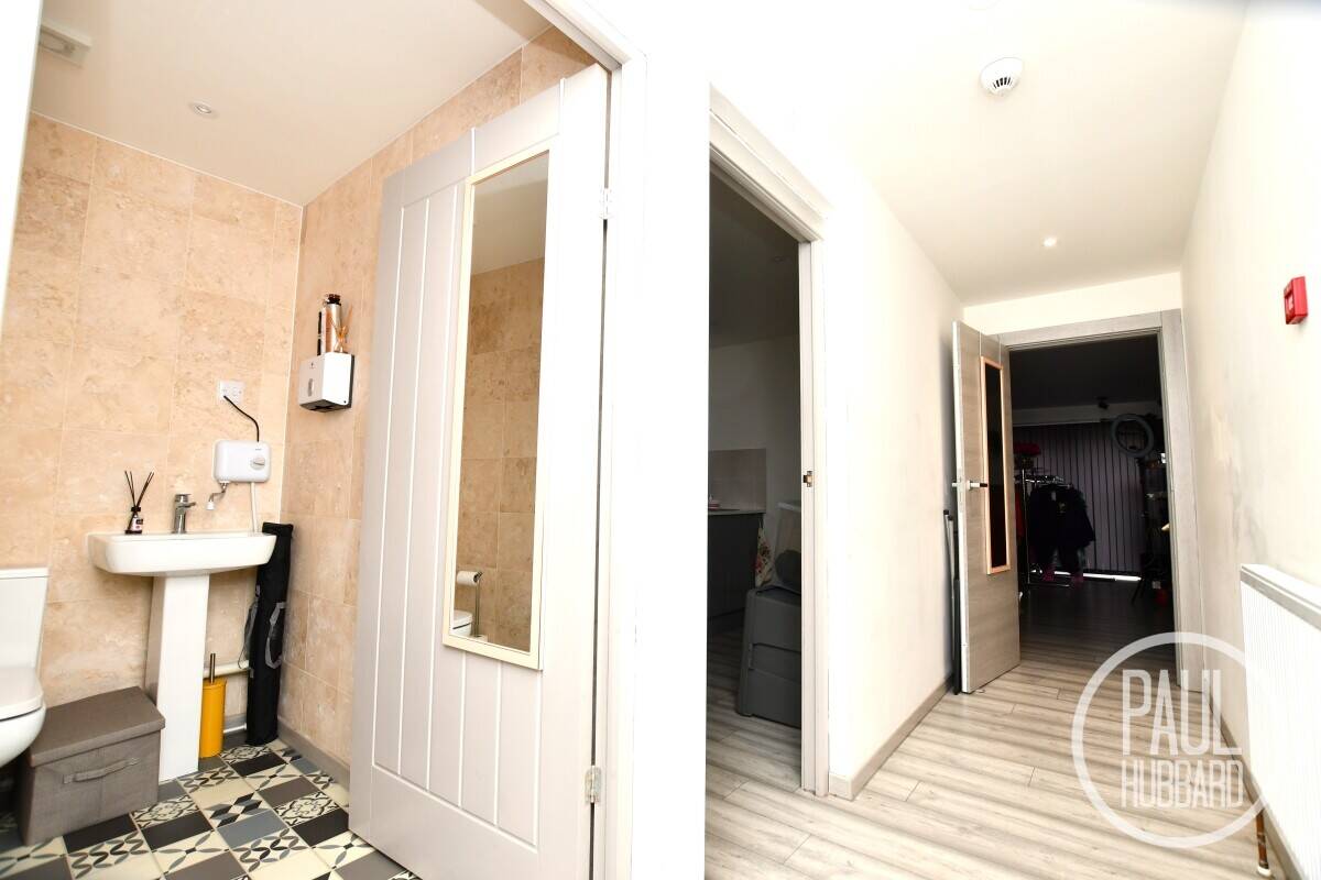 Leasehold Commercial Unit in Great Yarmouth, Ideal for First Time Business Owner, Tenant in Situ Photo 6