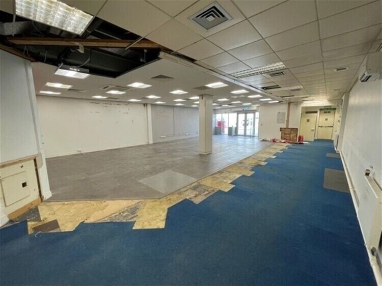 Secure Prime Retail Space in the Heart of Barnstaple, High Footfall Area with Parking Photo 6