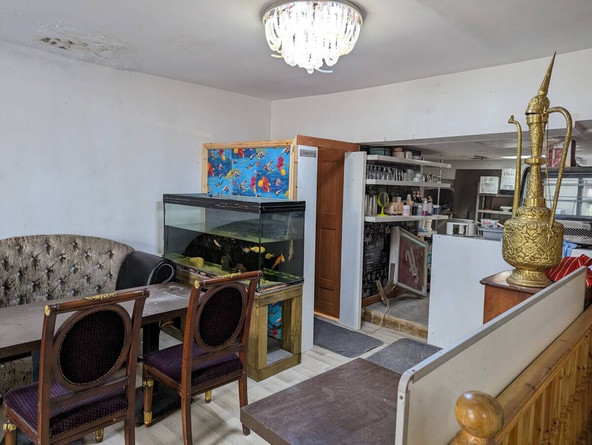 Lease Opportunity: Commercial Property in Sandwell West Midlands with 4-Bedroom Rented Flat Photo 6