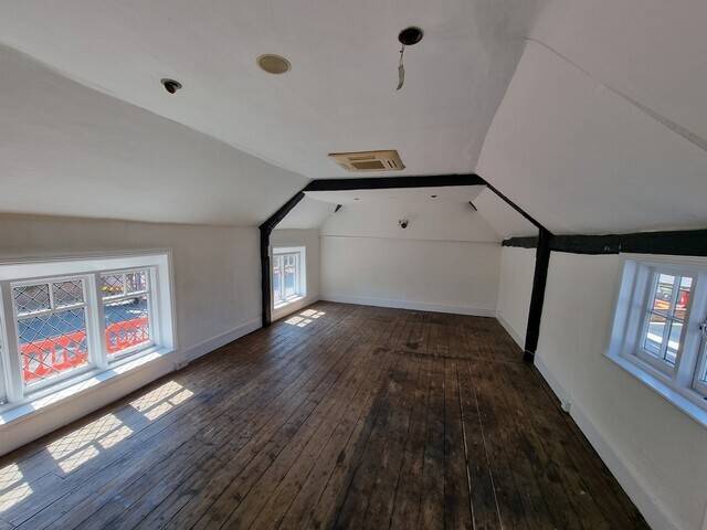 Spacious Mixed-Use Commercial Property in Great Baddow Essex Photo 6
