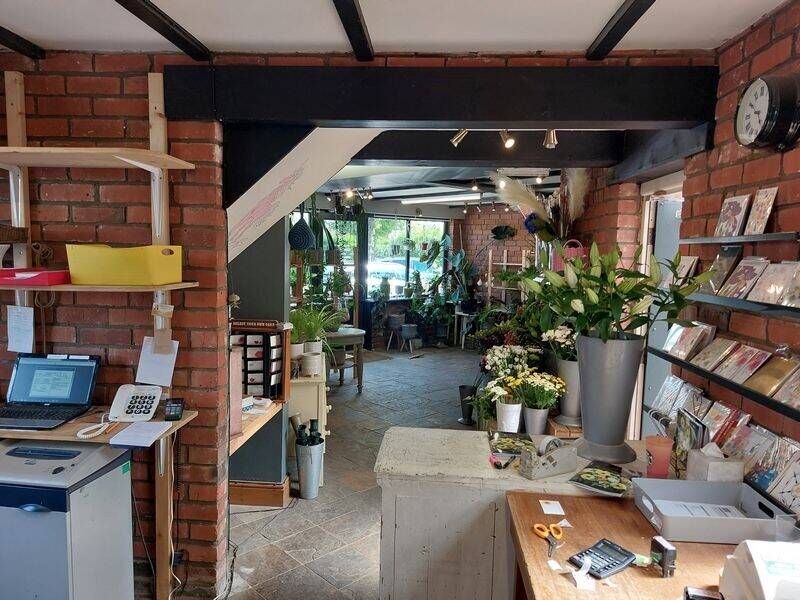 Very Visible Retail Unit TO LET ideal for salon, cafe, retail etc 196 Melrosegate, York, YO10 3SW Photo 6