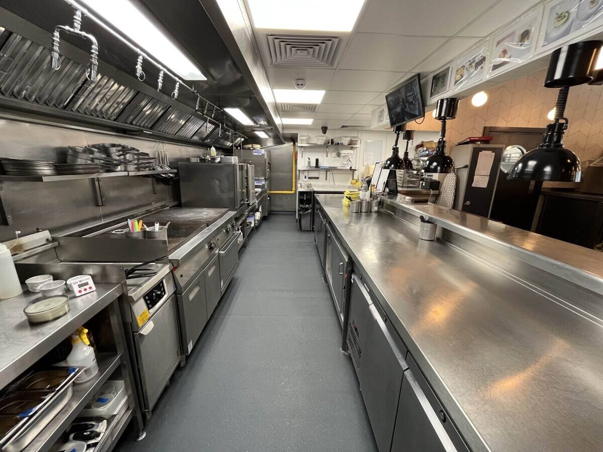Turnkey Restaurant Ready for Lease in Wandsworth, Fully Fitted and Furnished Photo 6