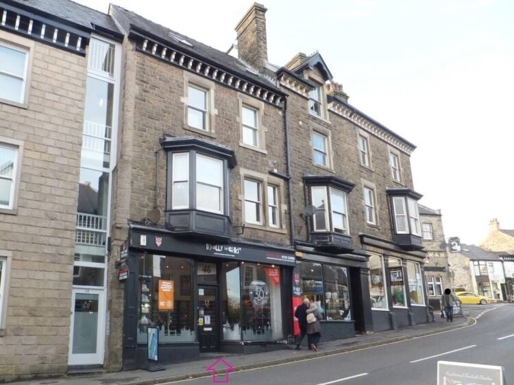 Dual Income Commercial Property with Apartment in Buxton, Near Peak District Photo 6