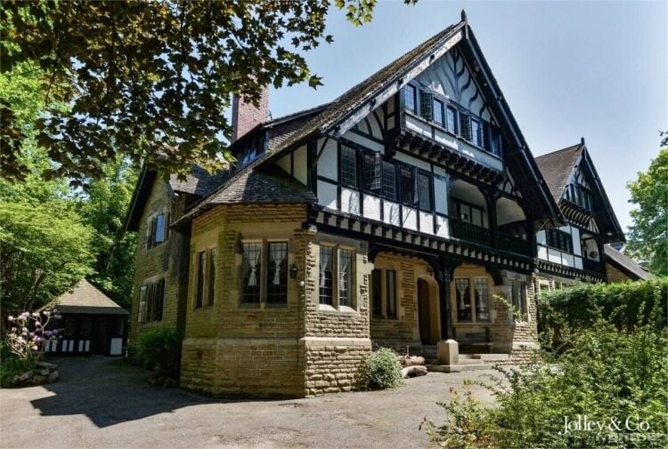 Arts and Crafts Landmark Building in Buxton Derbyshire - Unique Investment Opportunity with Approve Photo 5