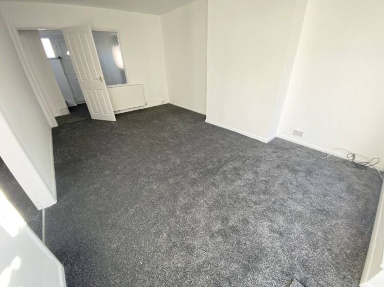 Renovated 5-Bedroom Semi-Detached Property in Desirable Oadby, Leicester LE2 Kendrick Drive Photo 6