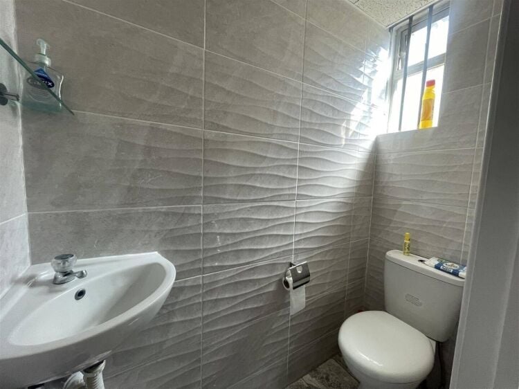 Prime Retail Freehold for Sale on Sheaveshill Avenue, London, NW9 Photo 6
