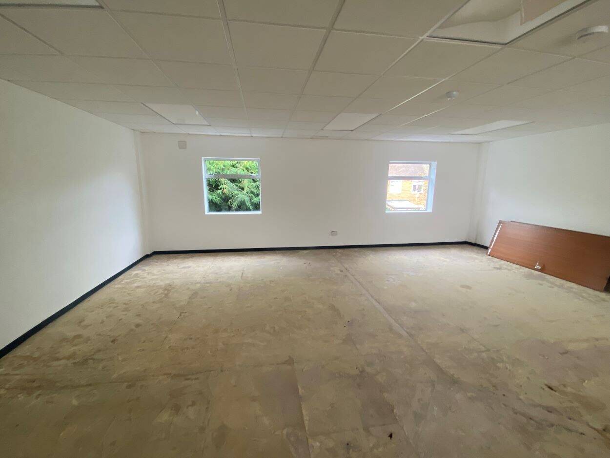 Two-Storey Mid-Terrace Virtual Freehold Office/Industrial Space in Reading, Caversham Photo 5