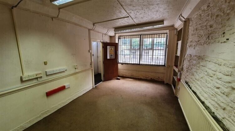 Prime Auction Lot - Former Magazine Offices at 31 High Street, Stalbridge, Dorset For Sale Photo 6