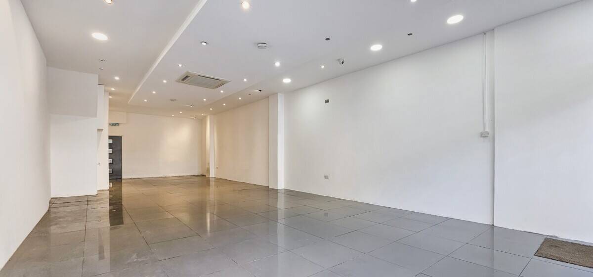 Prime Commercial Space Available for Rent on Ealing Road, Wembley - Versatile 1000 sqft Unit Photo 6