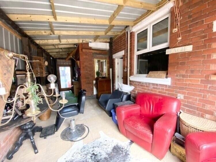 Freehold Commercial Property in Earlsdon, Coventry with Barber Shop and 4 Bedroom Accommodation Photo 6