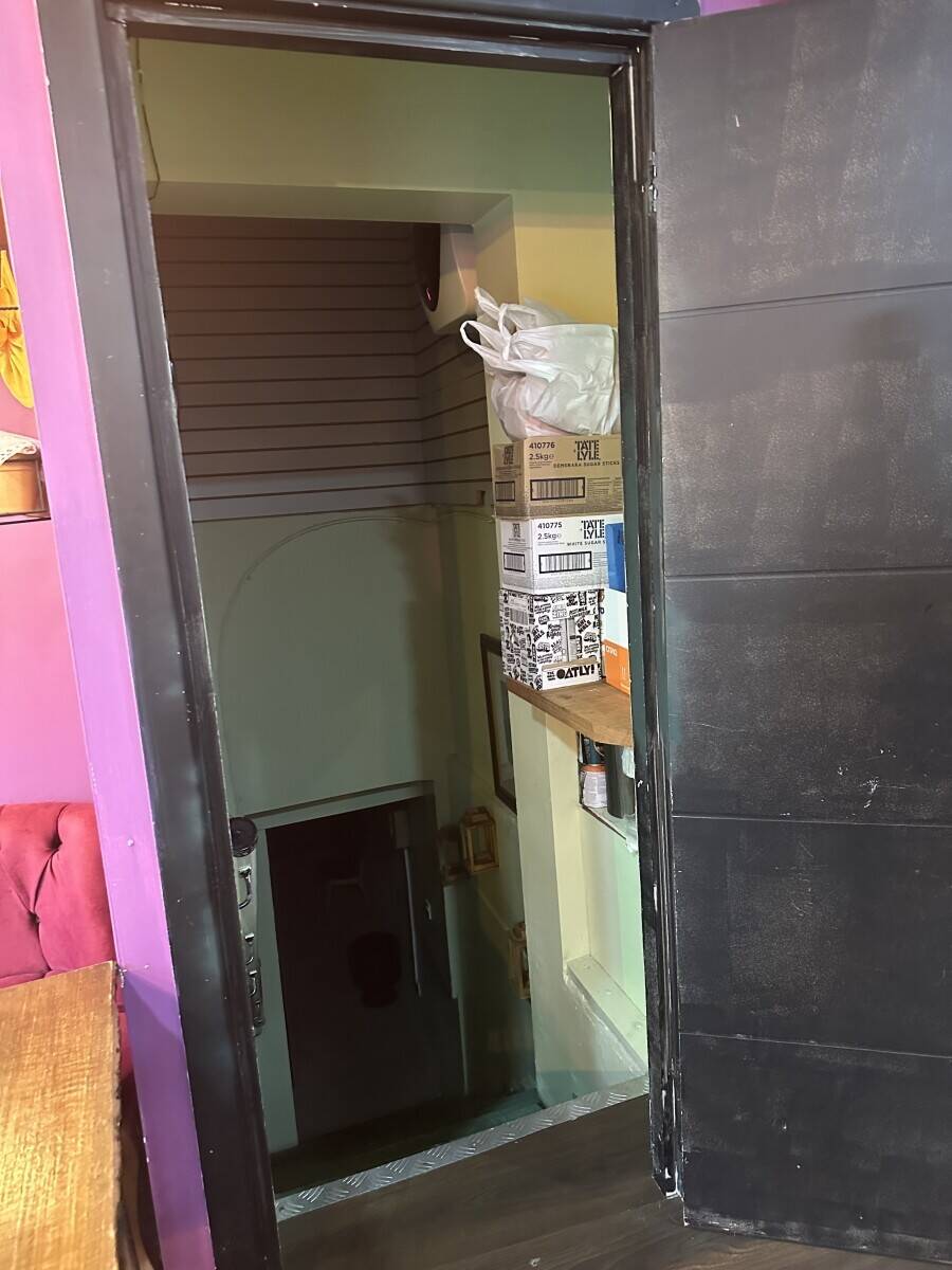 Family-Run Coffee Shop Leasehold for Sale on Hornsey Road, London Photo 6