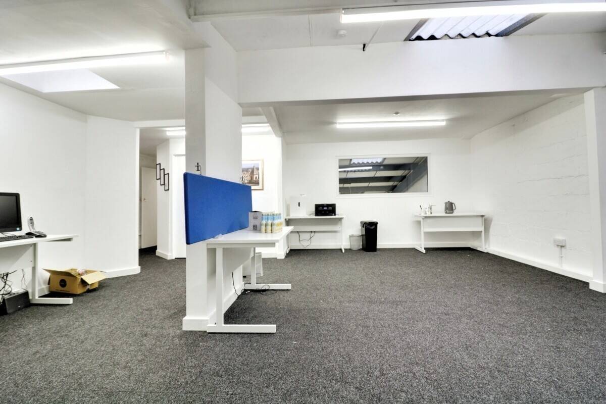 High-Standard Commercial Kitchen/Industrial Unit for Sale in Southend on Sea, Essex Photo 6
