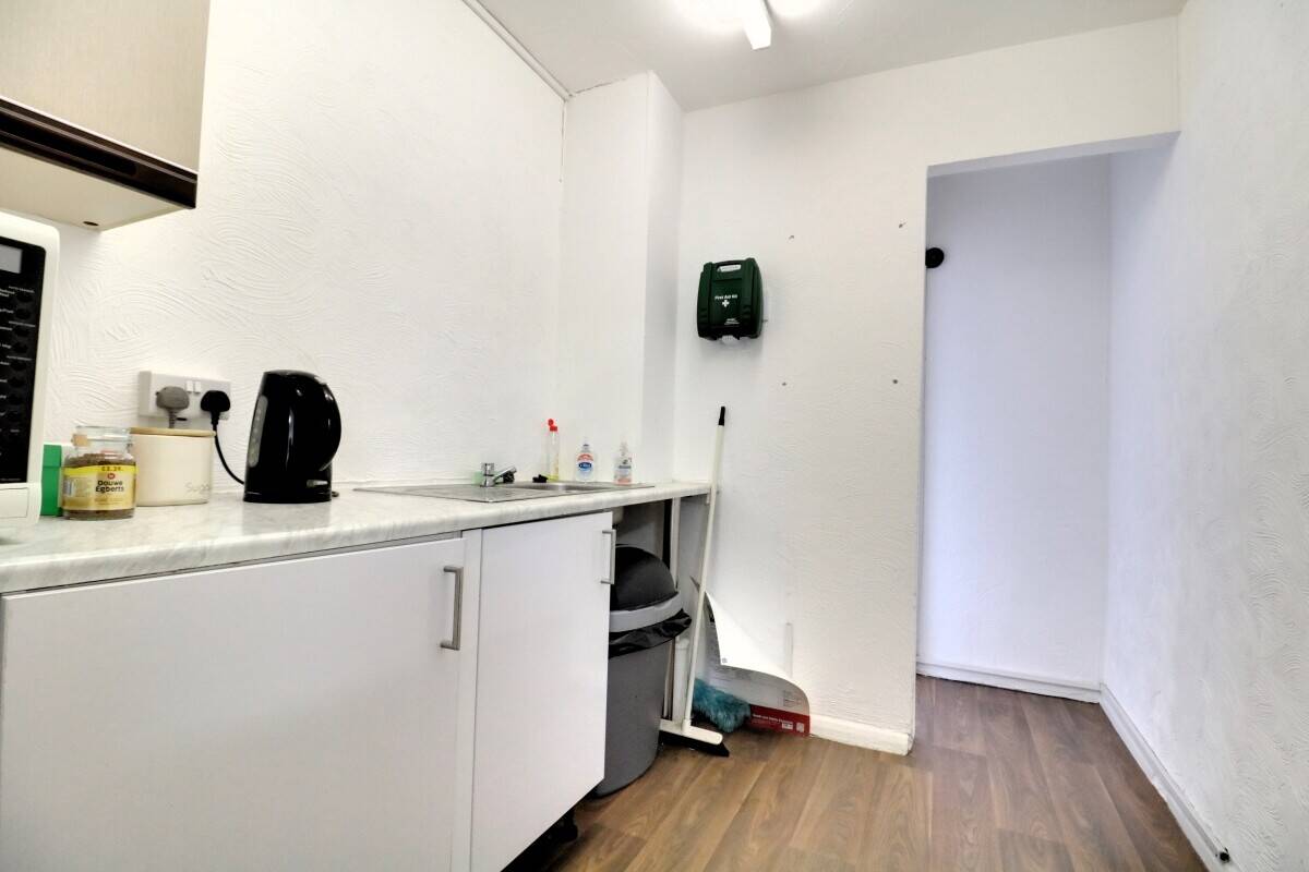 Large Retail Shop Available for Rent in Prime Rayleigh Essex Location Photo 6