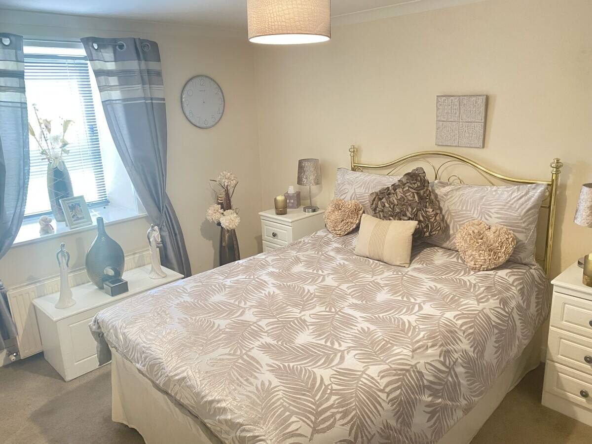 Freehold Aberdeenshire Pub with House for Sale, 4 Bedroom, 18 Room, Large Garden, Garage, Driveway - Photo 5