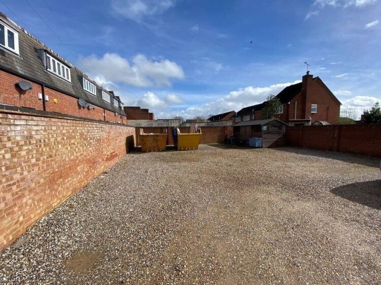 Ground Floor Commercial Premises with Yard at Rear to Let in Tilehurst, Reading, Berkshire Photo 6
