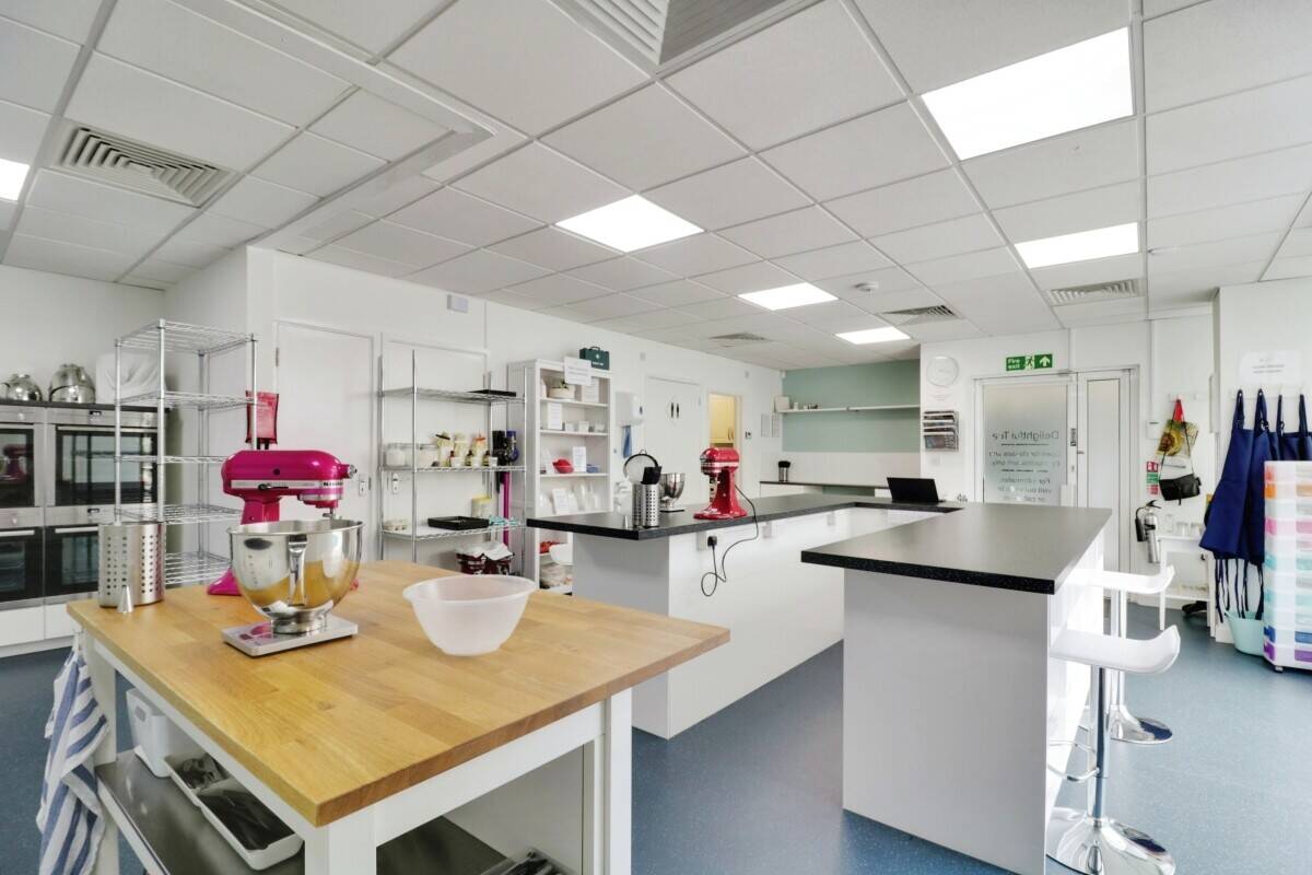 Prime Retail Shop/Office Space Available for Rent in Southend on Sea Essex Photo 6