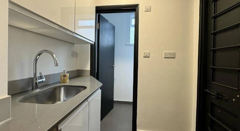 Prime Property with 0 business rates and basement in Harlesden town center Photo 1