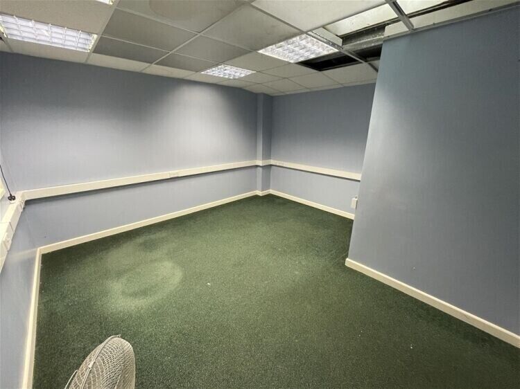 Light Industrial Unit with Mezzanine For Sale in Ipplepen Photo 6