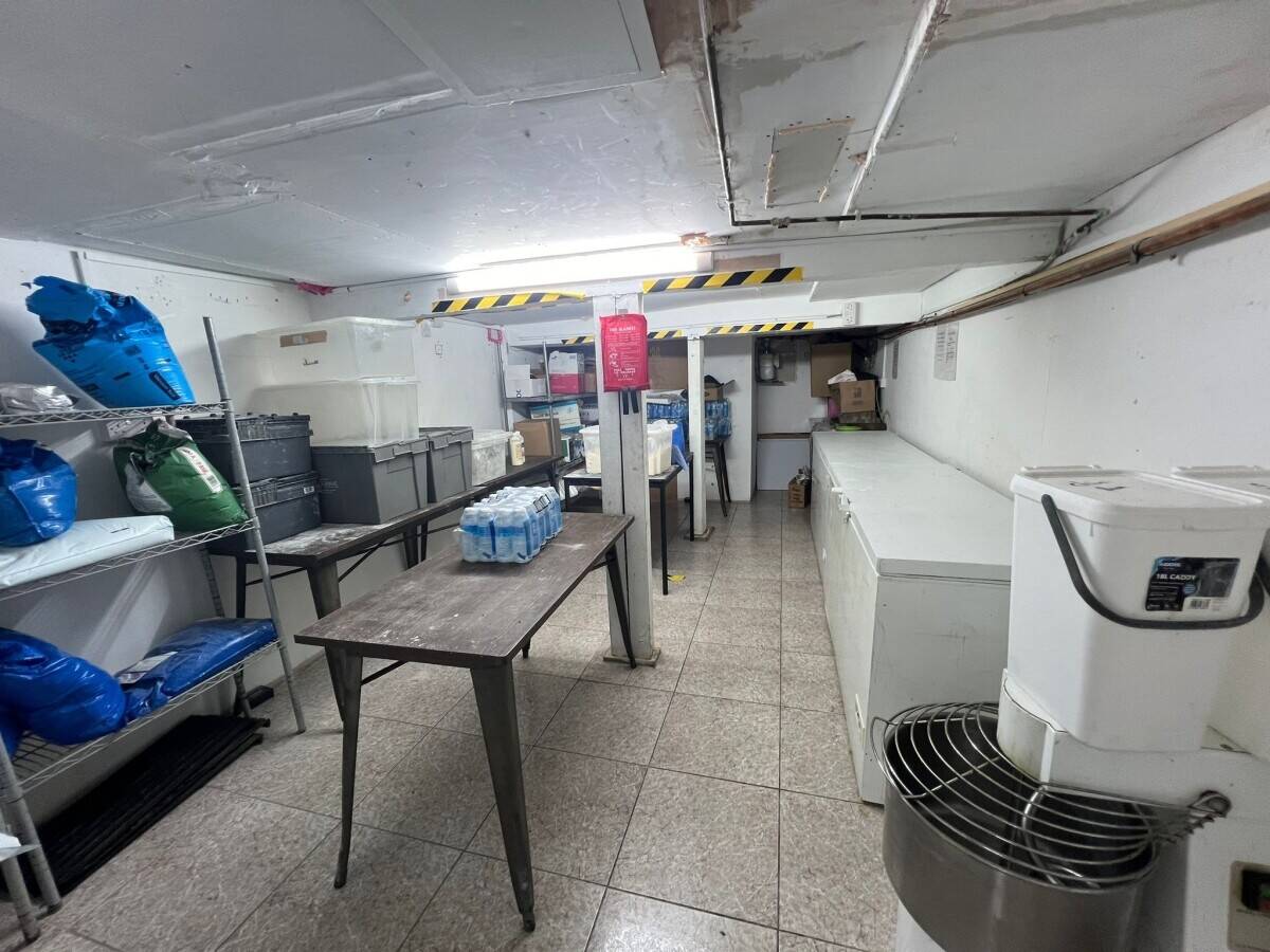 Prime Location Chicken Shop for Sale in Ilford, Fully Equipped and Ready for Business Photo 6