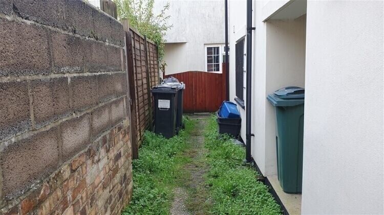 Bid on Promising Mixed-Use Investment Property, Centrally Located in Newton Abbot, Near Railway Sta Photo 6