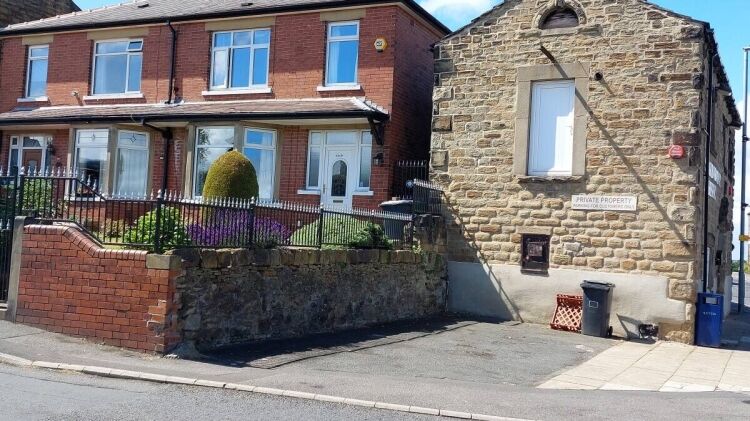Profitable Fish and Chip Shop with 3-Bedroom House in Thornhill, Ideal for Ambitious New Owner Photo 6