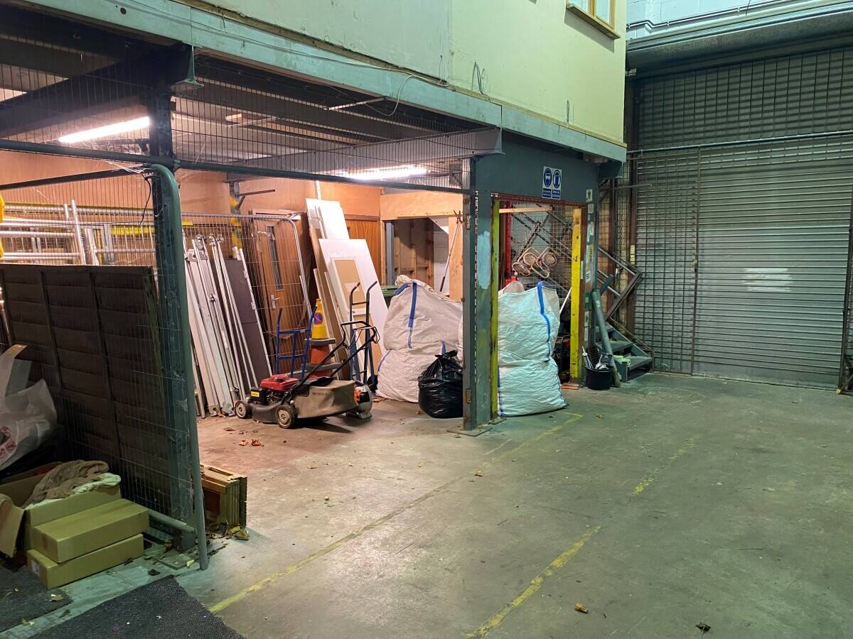LIGHT INDUSTRIAL WAREHOUSE WITH GROUND & FIRST FLOOR OFFICES APPROX 3,000 SQ FT Photo 6