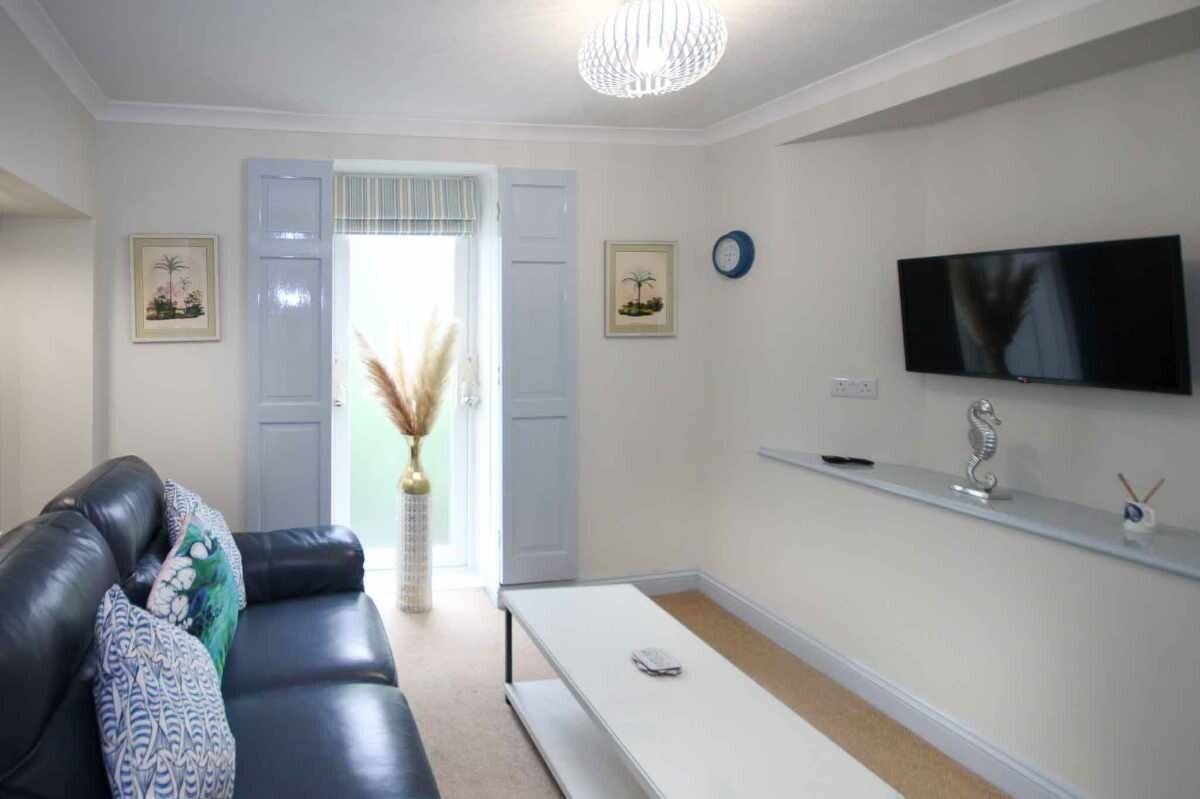 Turnkey Opportunity: Luxurious 5-Star Guest House in Tranquil Torquay Devon Photo 6