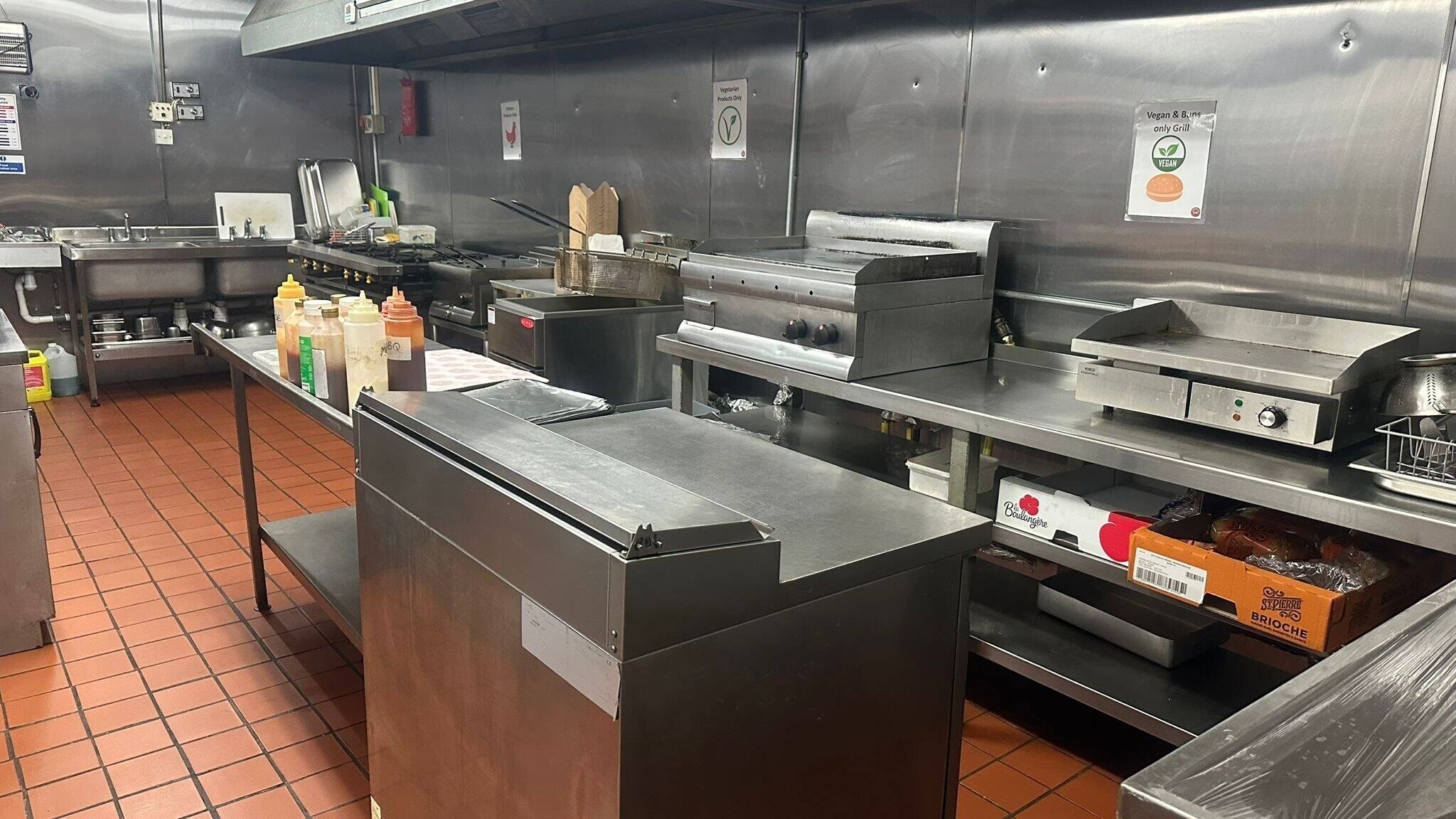 Leasehold Takeaway Premises in Purfleet Essex, Ideal for Multiple Businesses Photo 6