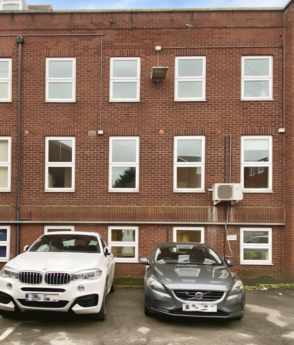 Spacious E-Class Commercial Office Available for Immediate Rent in London Street, Reading Photo 6
