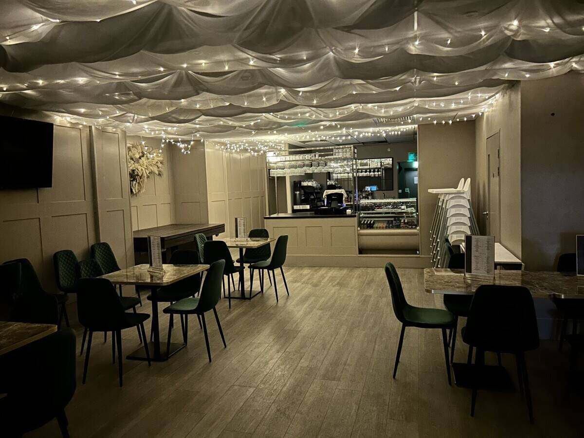 Thriving family-friendly coffee shop with soft play and venue hire in bustling Brentwood location Photo 6