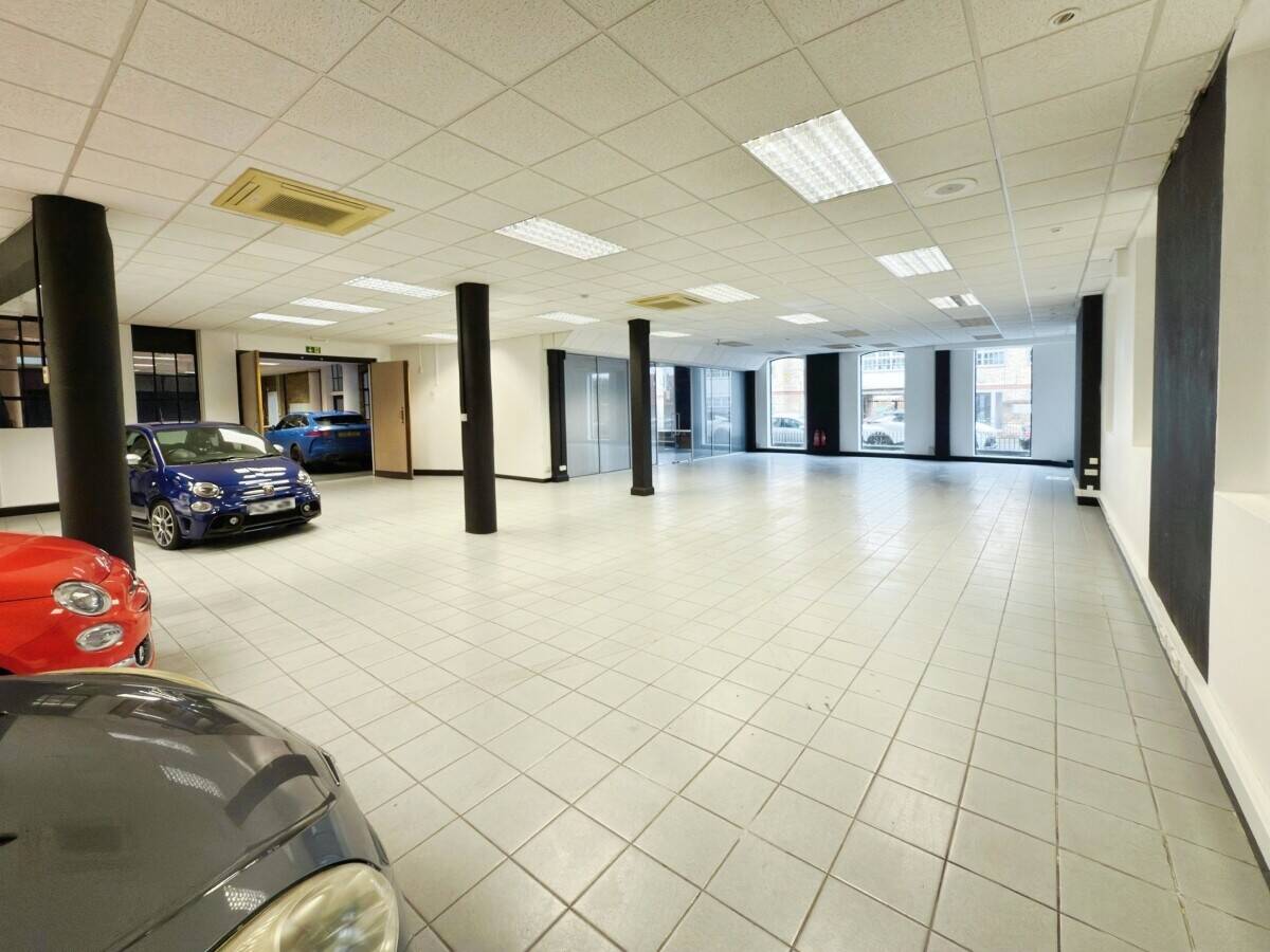 Prime Showroom & Office Space with Heavy Goods Lift – Chase Road, Southend-on-Sea Photo 6