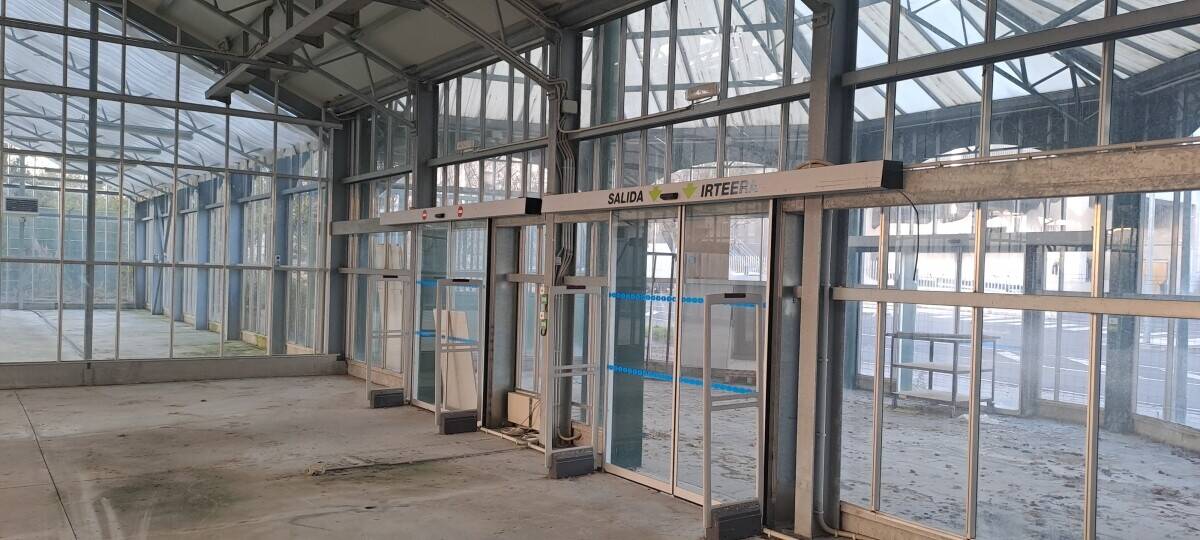 Prime 2300m2 Garden Center in North Spain's San Sebastian, Ready for Your Business Venture Photo 6
