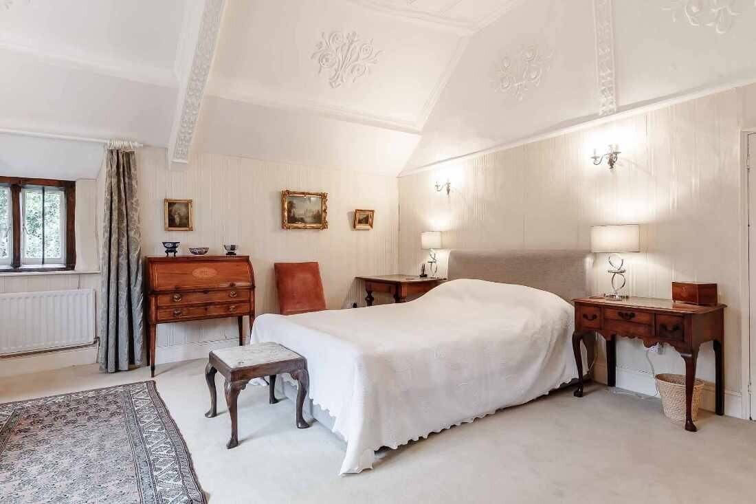 Charming 4BR Farmhouse and 3 Cottages in Tranquil Exeter Devon for Sale Photo 6